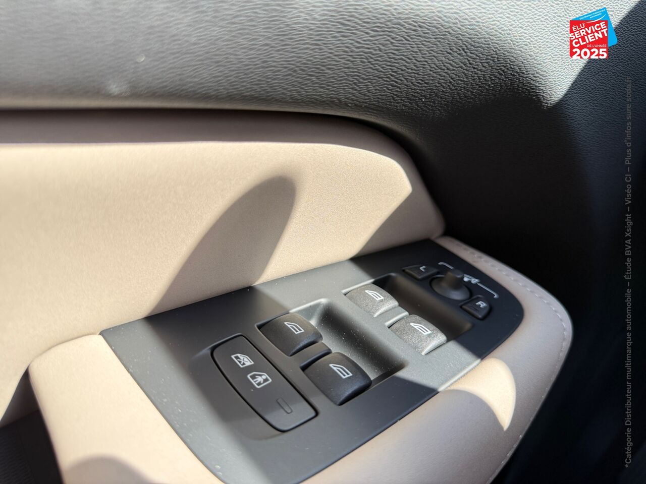 Véhicule d'occasion VOLVO XC60 T6 HYBRIDE RECHARGEABLE 350CH ULTRA STYLE DARK GEARTRONIC 8 AWD chez Volvo Epernay