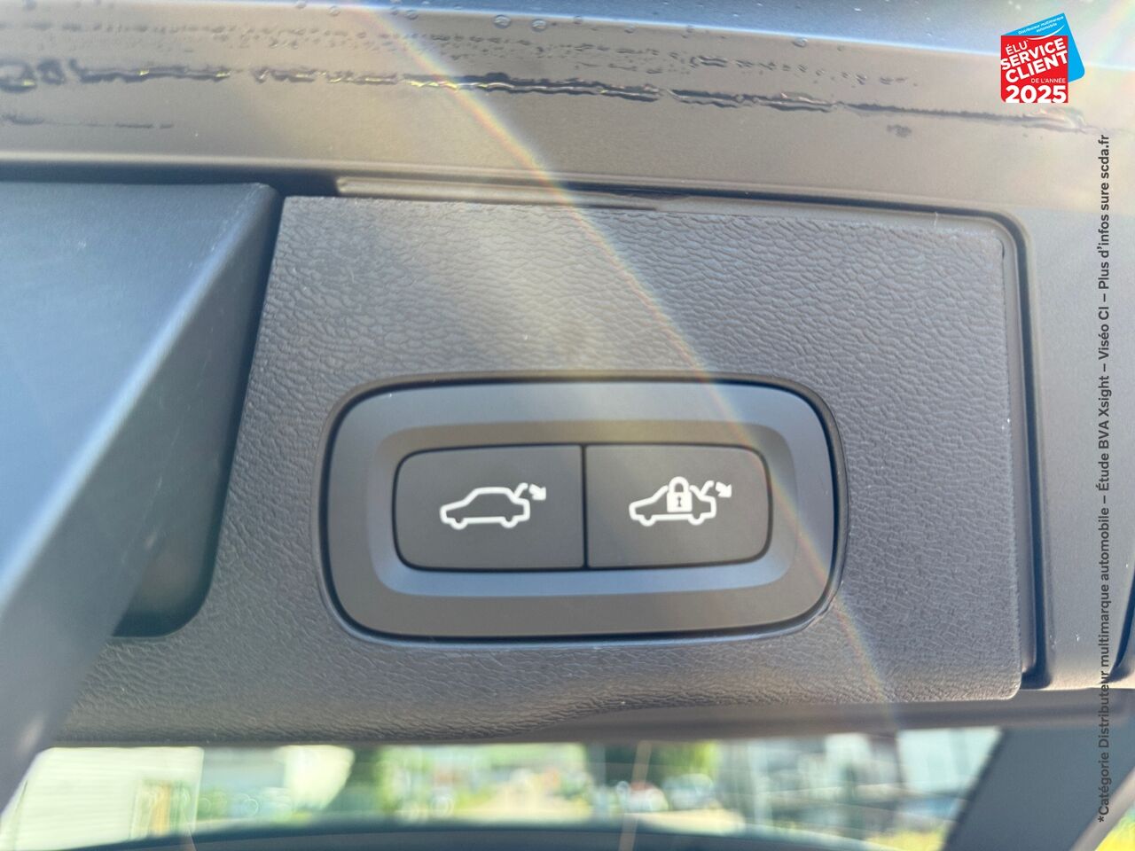 Véhicule d'occasion VOLVO XC60 T6 HYBRIDE RECHARGEABLE 350CH ULTRA STYLE DARK GEARTRONIC 8 AWD chez Volvo Epernay