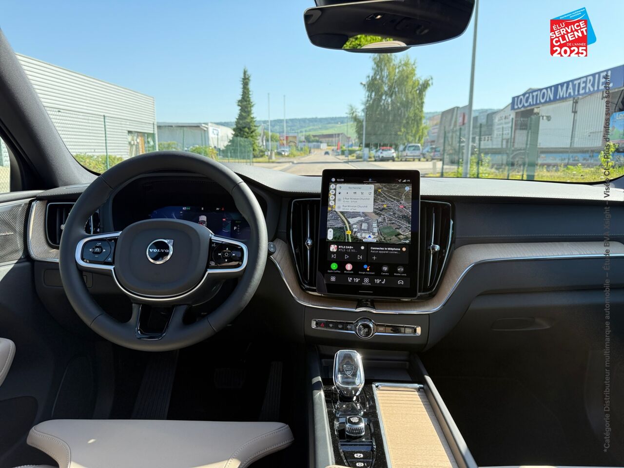 Véhicule d'occasion VOLVO XC60 T6 HYBRIDE RECHARGEABLE 350CH ULTRA STYLE DARK GEARTRONIC 8 AWD chez Volvo Epernay