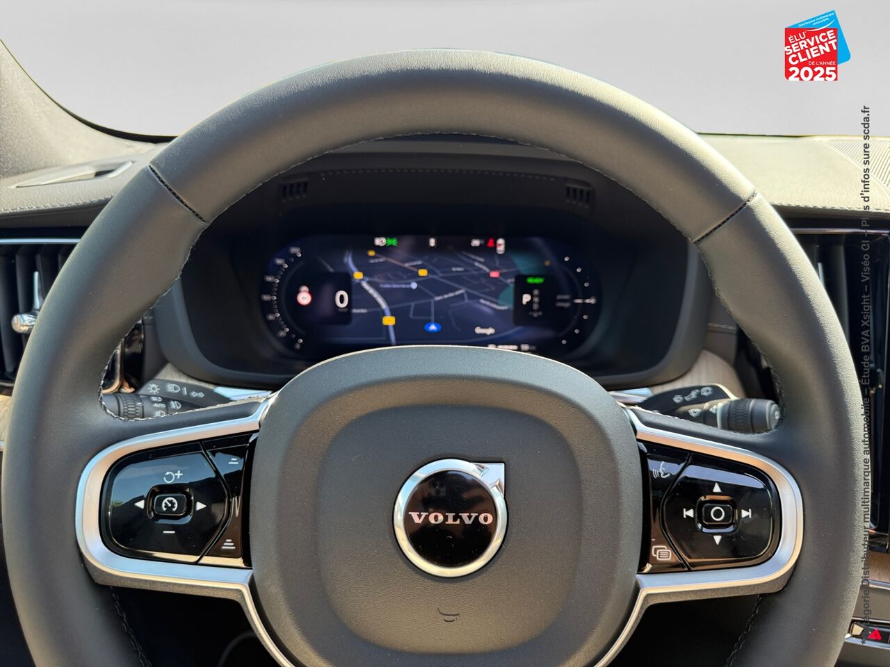 Véhicule d'occasion VOLVO XC60 T6 HYBRIDE RECHARGEABLE 350CH ULTRA STYLE DARK GEARTRONIC 8 AWD chez Volvo Epernay
