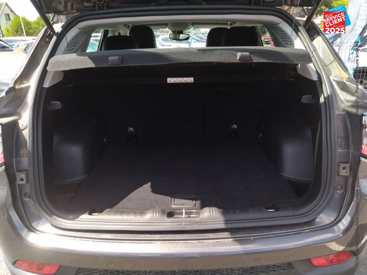 Véhicule d'occasion JEEP COMPASS 1.4 MULTIAIR II 140CH BROOKLYN EDITION 4X2 GPS CAMERA ATTELAGE chez Peugeot Charleville