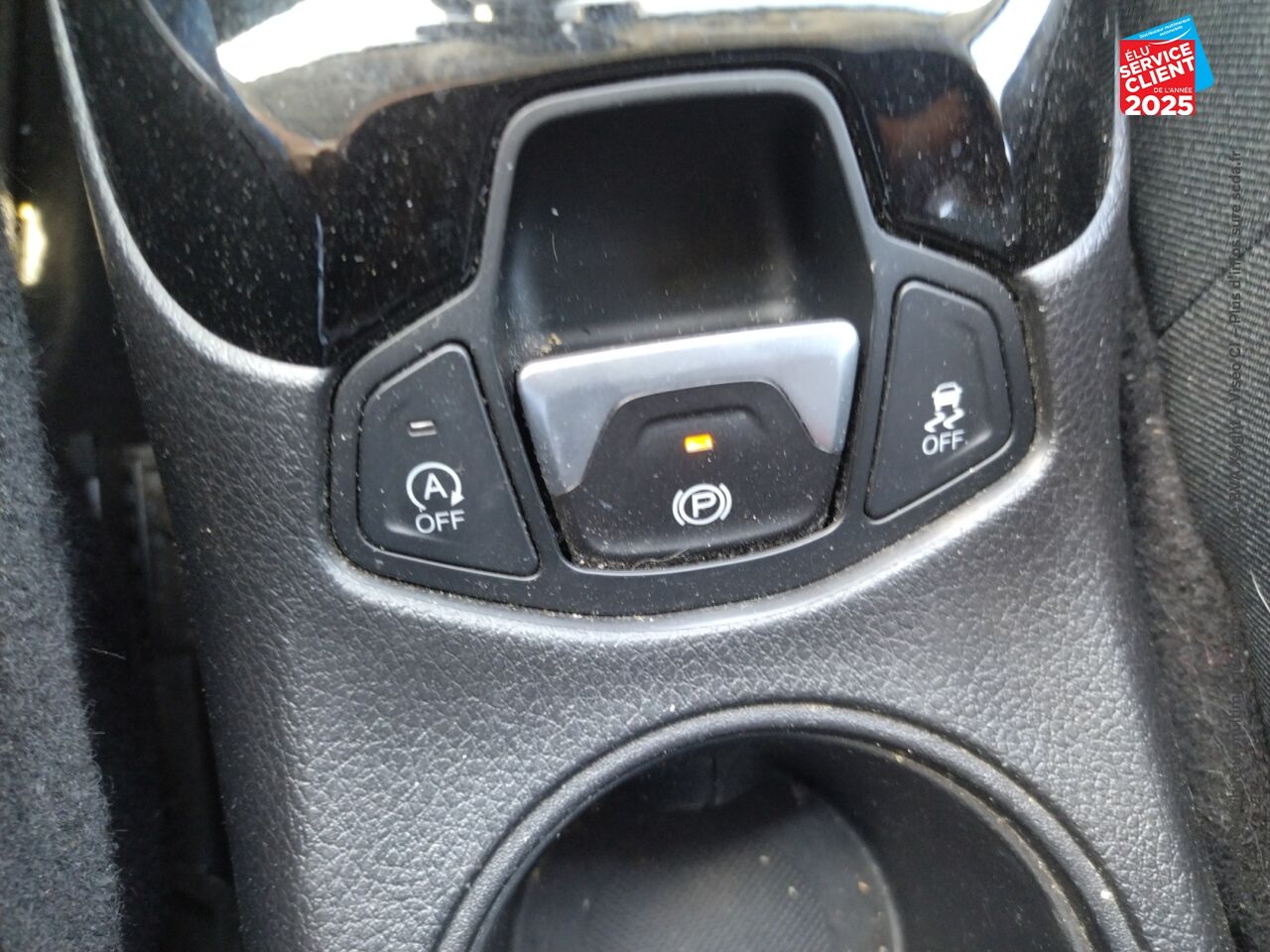 Véhicule d'occasion JEEP COMPASS 1.4 MULTIAIR II 140CH BROOKLYN EDITION 4X2 GPS CAMERA ATTELAGE chez Peugeot Charleville