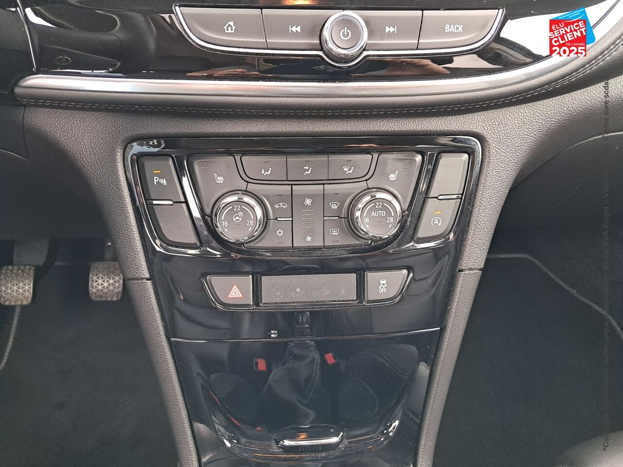 Véhicule d'occasion OPEL MOKKA X 1.4 TURBO 140 ELITE 4X2 EURO6D-T TPANO SIEGES CHAUF/CUIR CAMERA ATTELAGE BOSE chez Opel Dijon