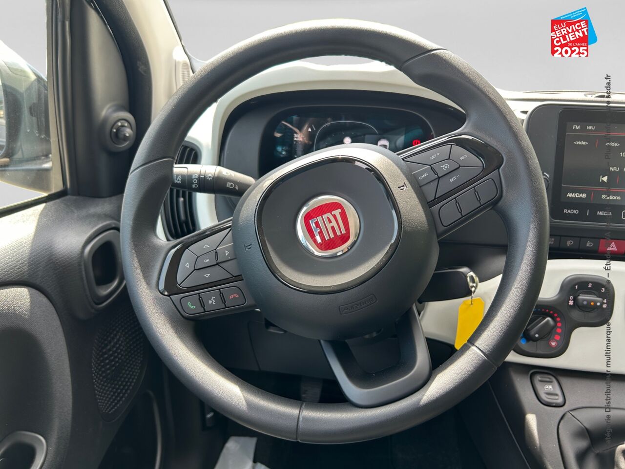 Véhicule d'occasion FIAT PANDA CLASSIC 1.0 70CH BSG SS PANDINA chez Nissan Colmar