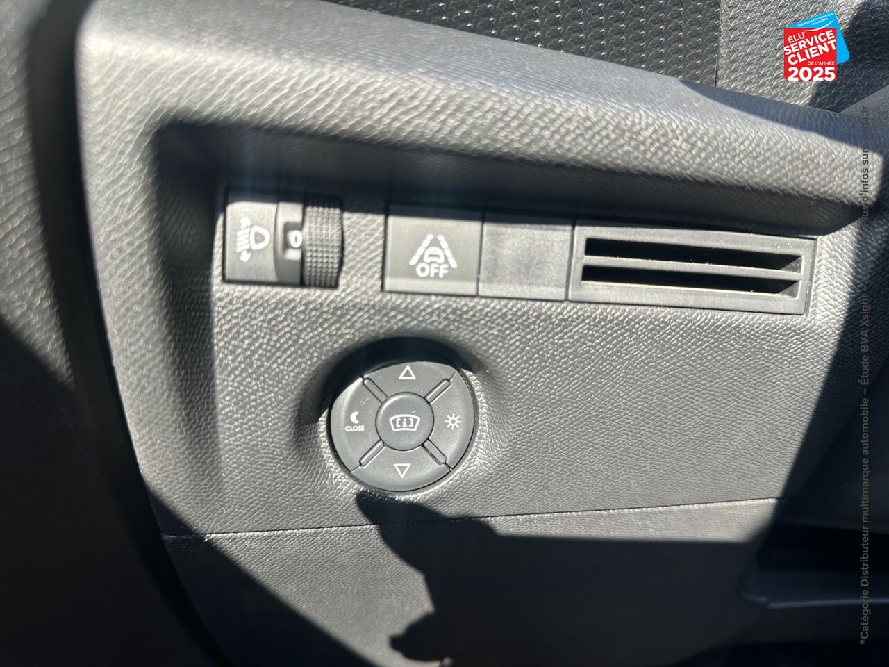 Véhicule d'occasion CITROEN C4 BLUEHDI 130CH S/S SHINE PACK EAT8 CAMERA HUD chez Hyundai Mulhouse