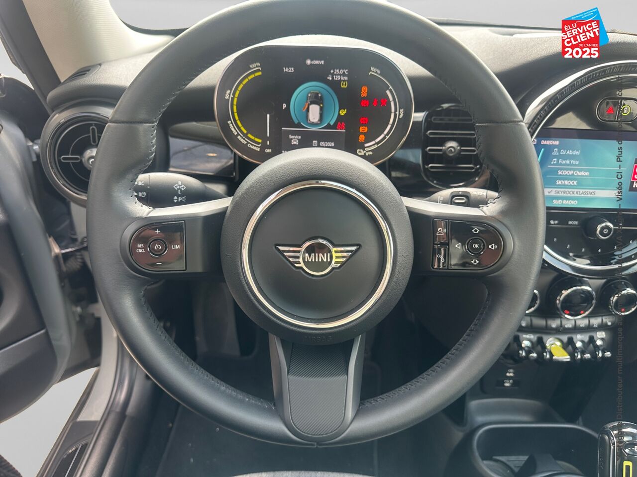 Véhicule d'occasion MINI MINI COOPER SE 184CH EDITION CAMDEN BVA 5CV chez Toyota Bar le Duc