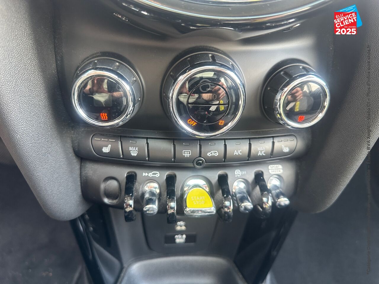 Véhicule d'occasion MINI MINI COOPER SE 184CH EDITION CAMDEN BVA 5CV chez Toyota Bar le Duc