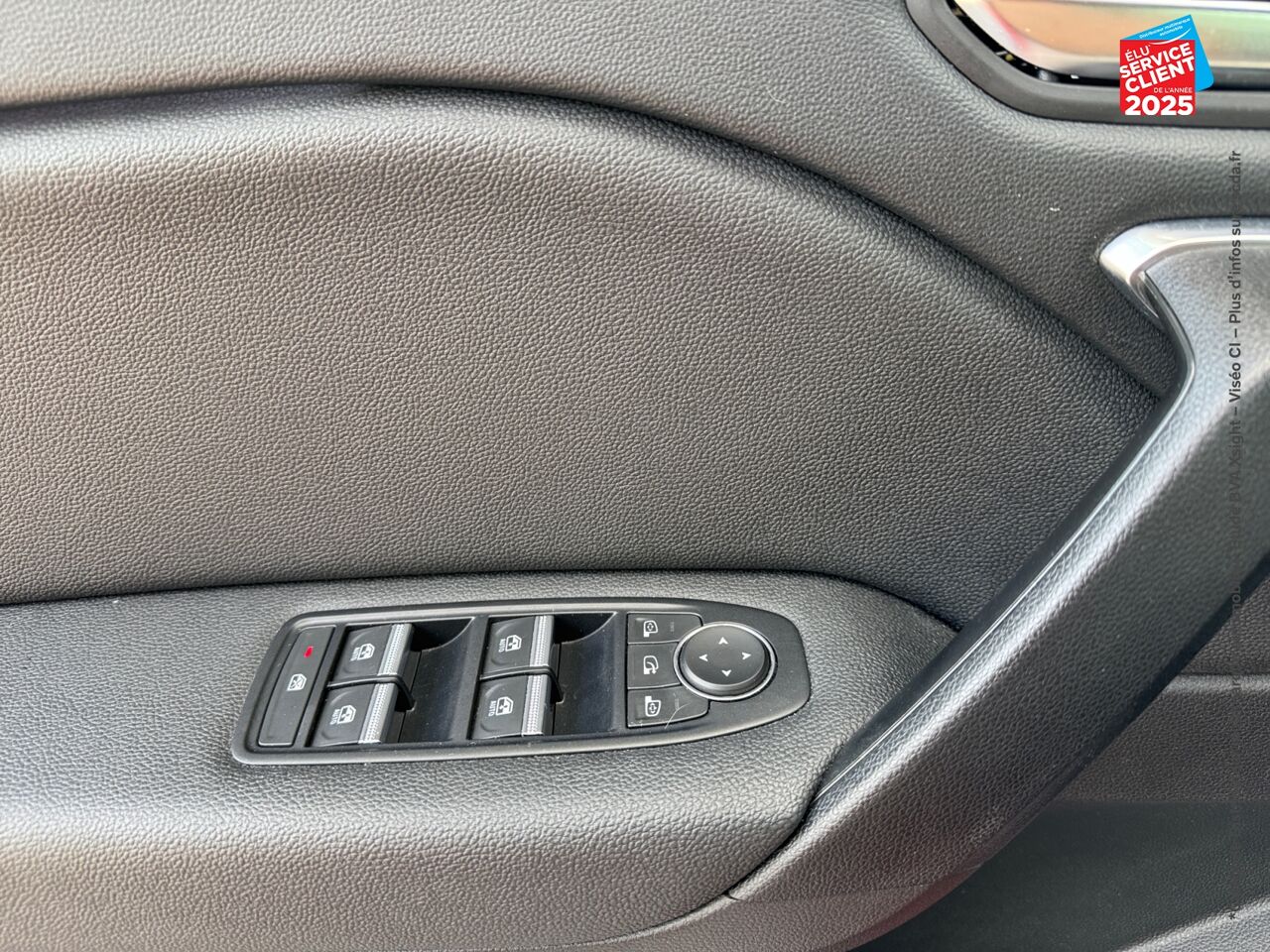 Véhicule d'occasion RENAULT CAPTUR 1.3 TCE 140CH FAP INTENS EDC -21 GPS CAMERA chez Renault Sélestat