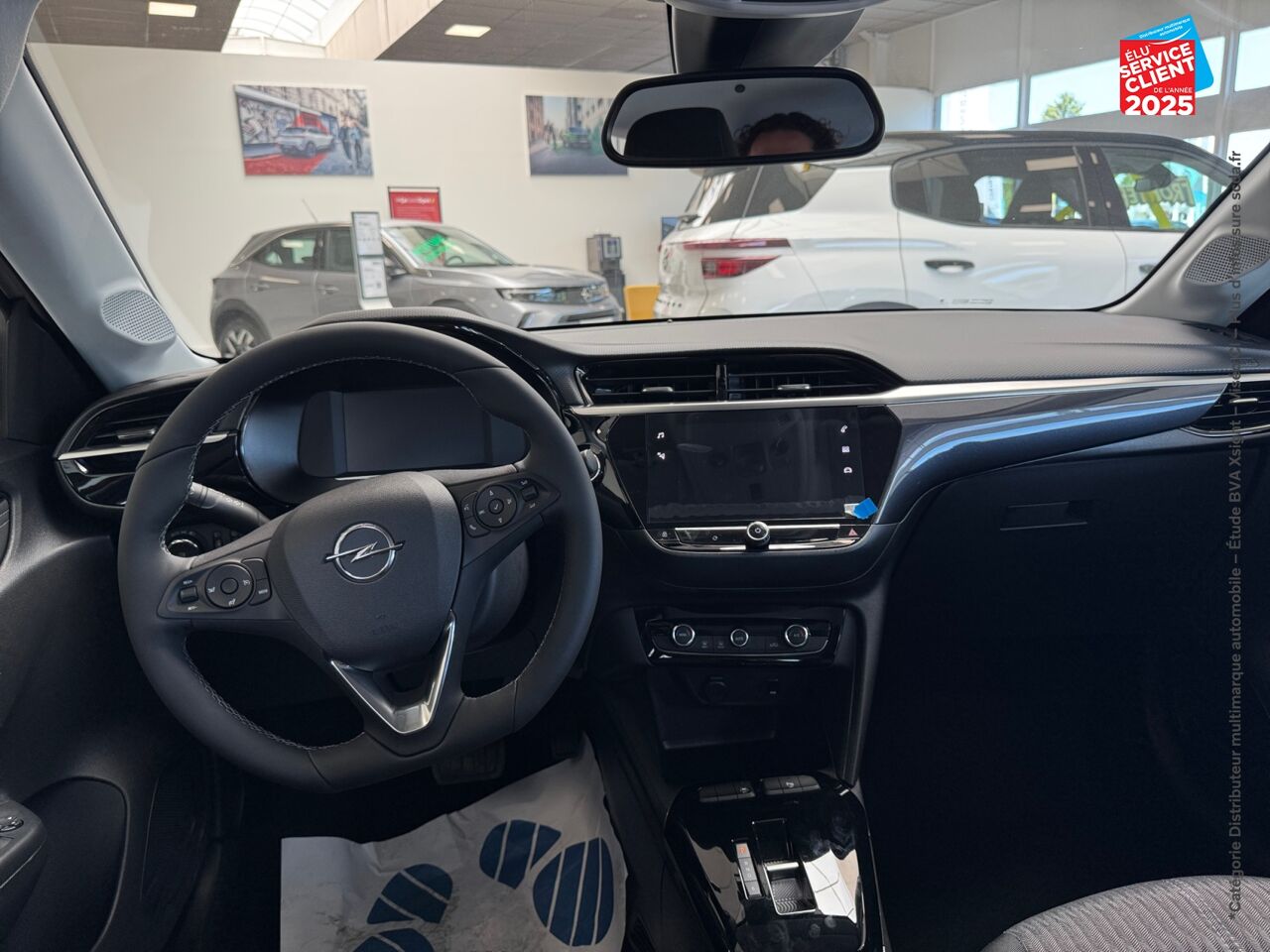 Véhicule d'occasion OPEL CORSA ELECTRIC 136CH BUSINESS chez Renault Colmar