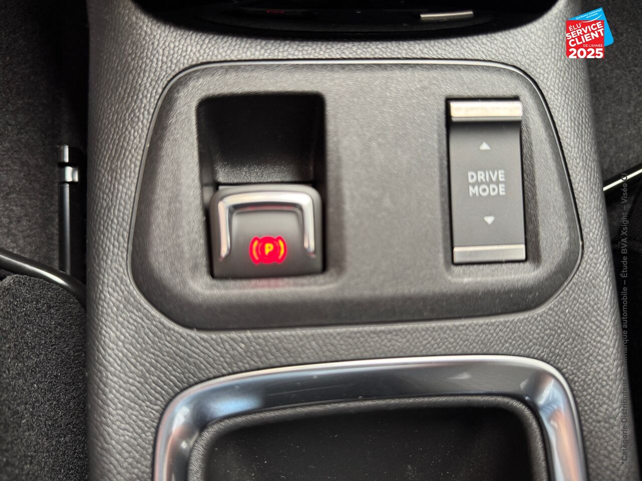 Véhicule d'occasion OPEL CORSA ELECTRIC 136CH BUSINESS chez Renault Colmar