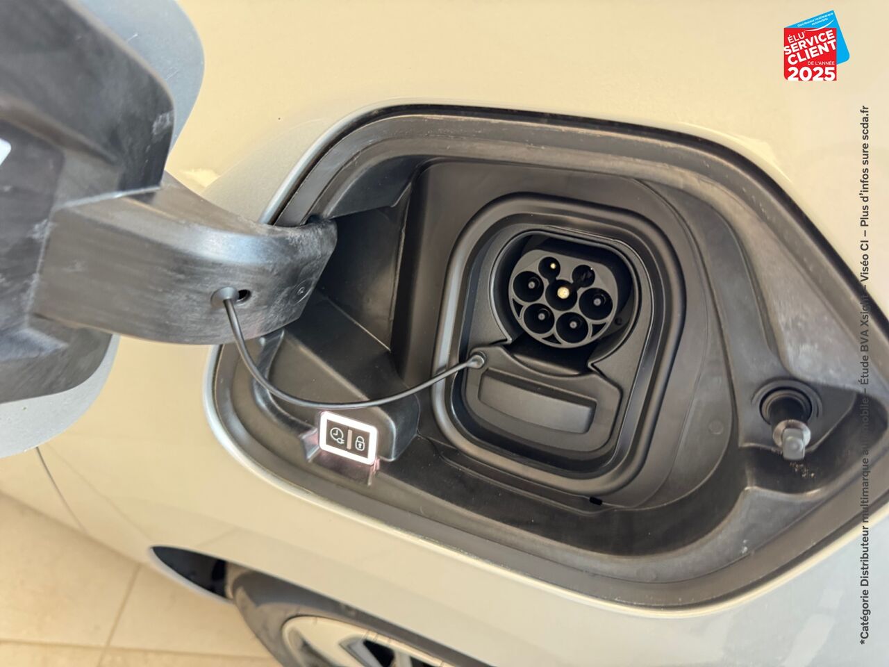Véhicule d'occasion OPEL CORSA ELECTRIC 136CH BUSINESS chez Renault Colmar