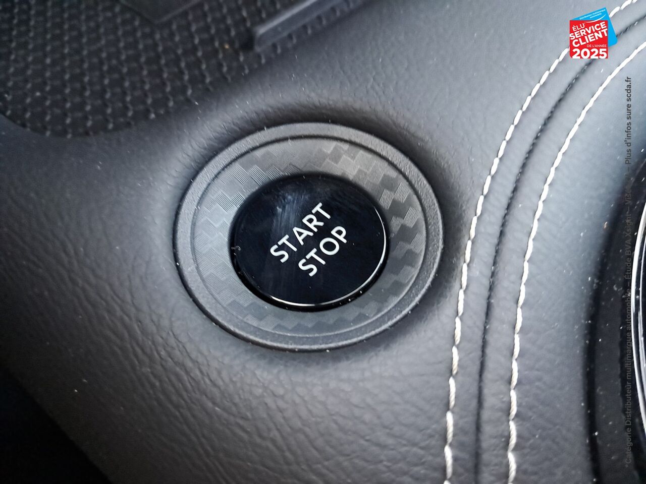 Véhicule d'occasion NISSAN JUKE 1.6 HYBRID 143CH TEKNA 2025 chez Fiat Strasbourg