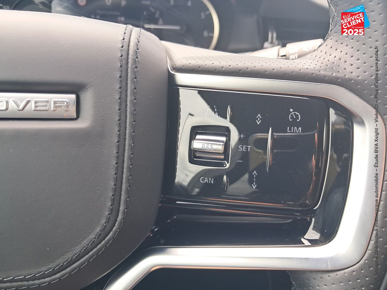 Véhicule d'occasion LAND-ROVER RANGE ROVER EVOQUE 1.5 P300E 309CH BRONZE COLLECTION AWD BVA MARK III TPANO SIEGES CHAUF/CUIR GPS chez BMW Pontarlier