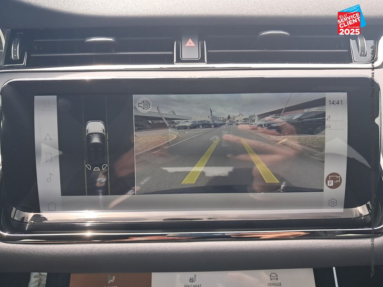 Véhicule d'occasion LAND-ROVER RANGE ROVER EVOQUE 1.5 P300E 309CH BRONZE COLLECTION AWD BVA MARK III TPANO SIEGES CHAUF/CUIR GPS chez BMW Pontarlier