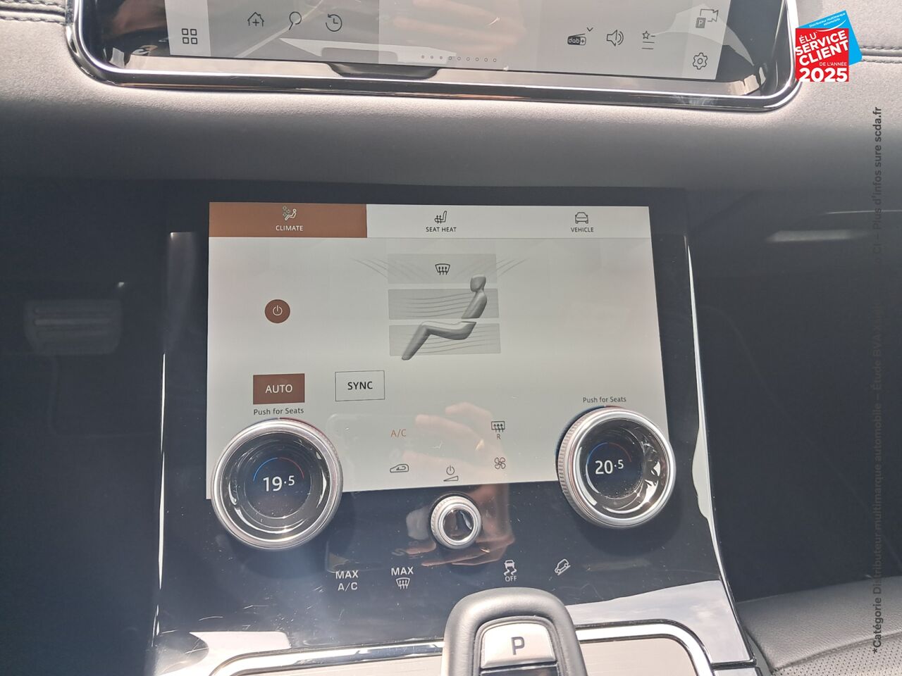 Véhicule d'occasion LAND-ROVER RANGE ROVER EVOQUE 1.5 P300E 309CH BRONZE COLLECTION AWD BVA MARK III TPANO SIEGES CHAUF/CUIR GPS chez BMW Pontarlier
