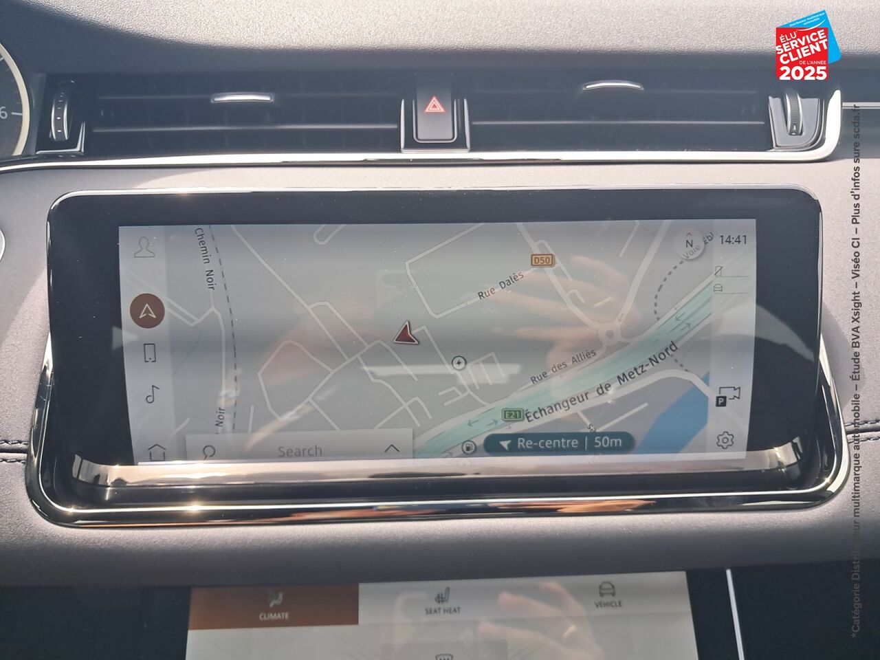 Véhicule d'occasion LAND-ROVER RANGE ROVER EVOQUE 1.5 P300E 309CH BRONZE COLLECTION AWD BVA MARK III TPANO SIEGES CHAUF/CUIR GPS chez BMW Pontarlier