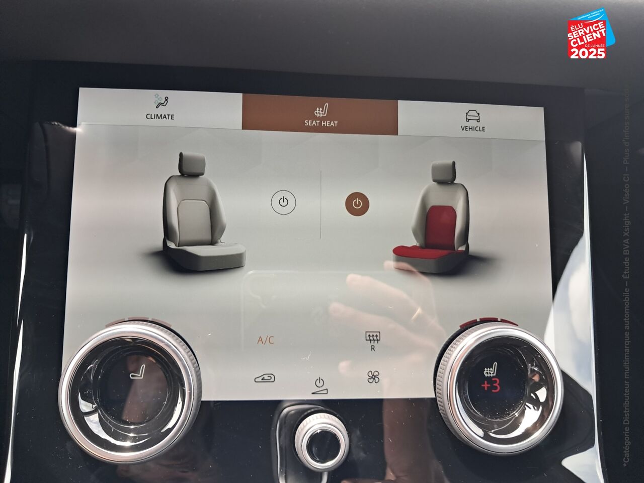 Véhicule d'occasion LAND-ROVER RANGE ROVER EVOQUE 1.5 P300E 309CH BRONZE COLLECTION AWD BVA MARK III TPANO SIEGES CHAUF/CUIR GPS chez BMW Pontarlier