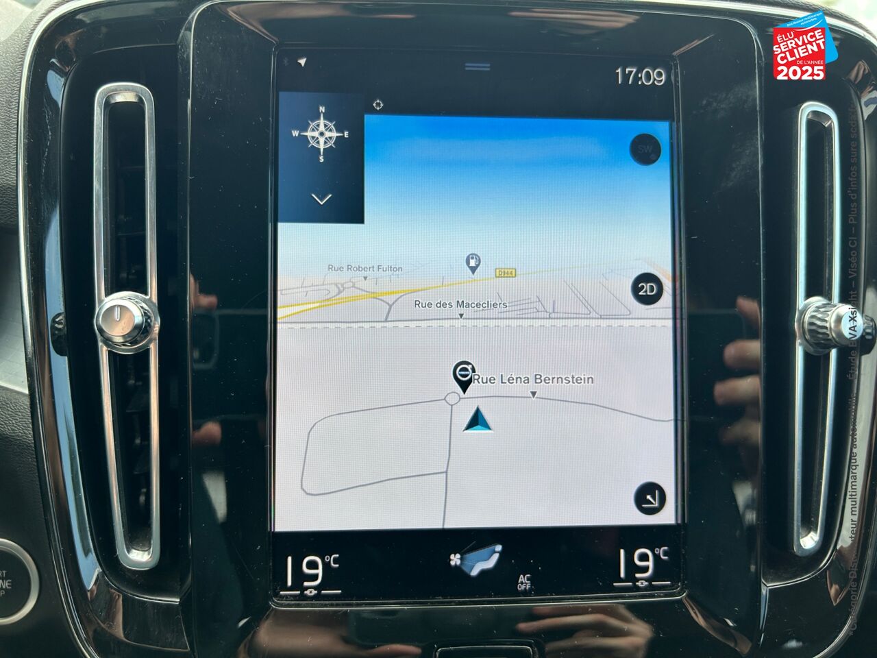 Véhicule d'occasion VOLVO XC40 T4 RECHARGE 129 + 82CH INSCRIPTION BUSINESS DCT 7 GPS CAMERA CARPLAY chez Renault Sélestat