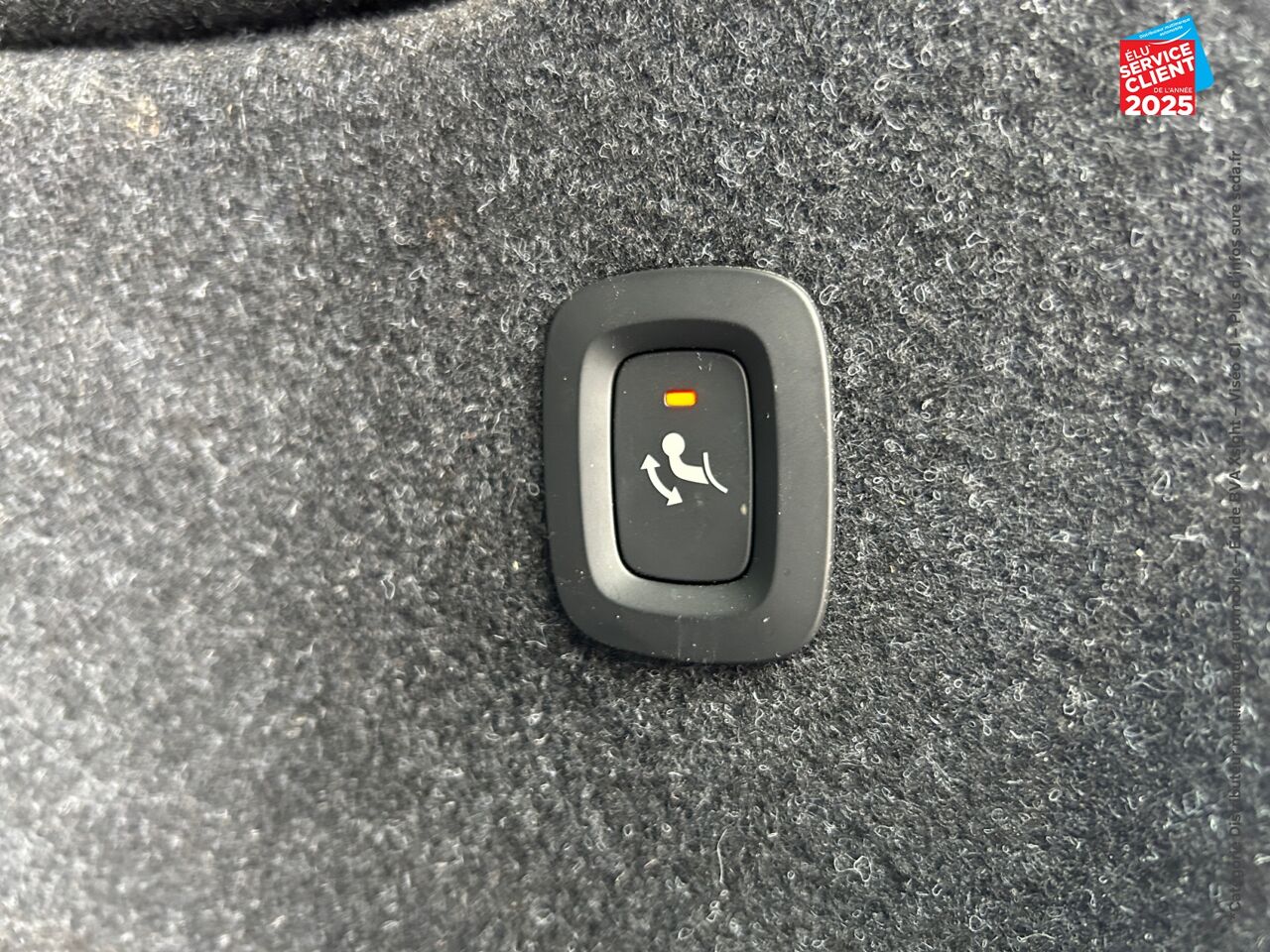 Véhicule d'occasion VOLVO XC40 T4 RECHARGE 129 + 82CH INSCRIPTION BUSINESS DCT 7 GPS CAMERA CARPLAY chez Renault Sélestat