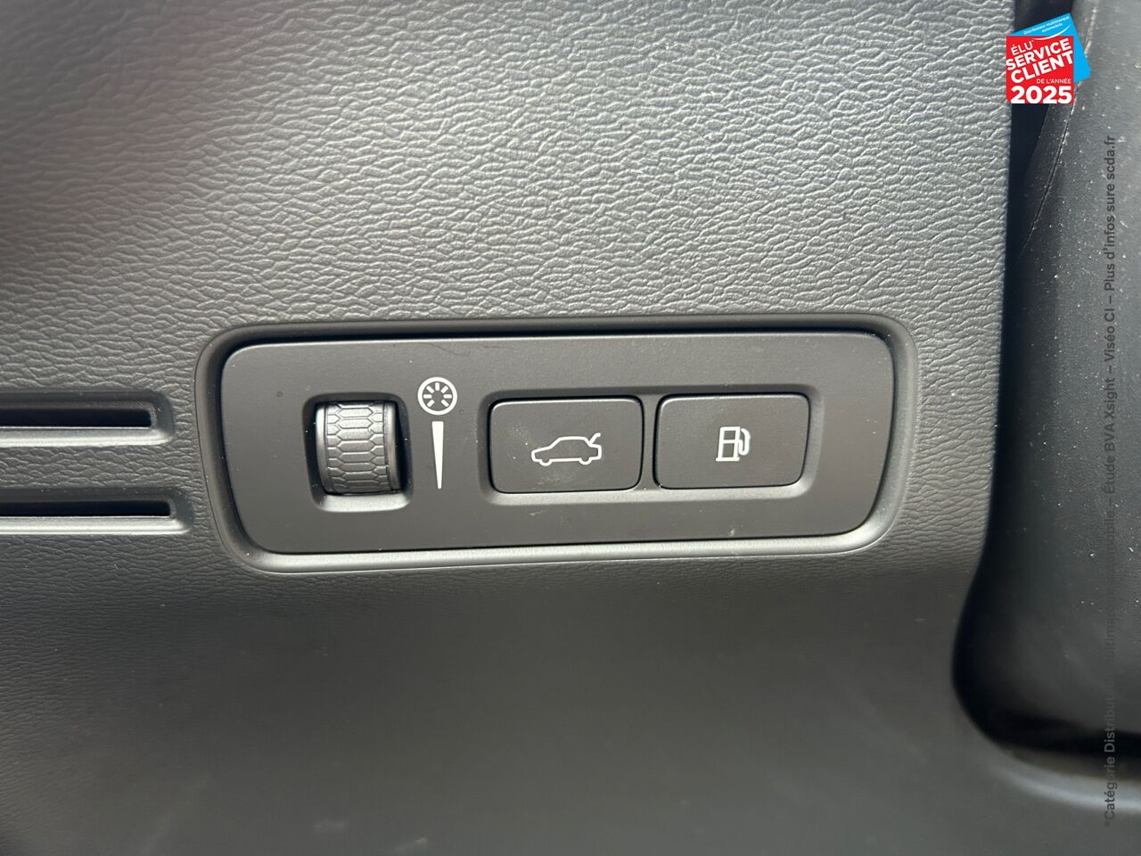 Véhicule d'occasion VOLVO XC40 T4 RECHARGE 129 + 82CH INSCRIPTION BUSINESS DCT 7 GPS CAMERA CARPLAY chez Renault Sélestat