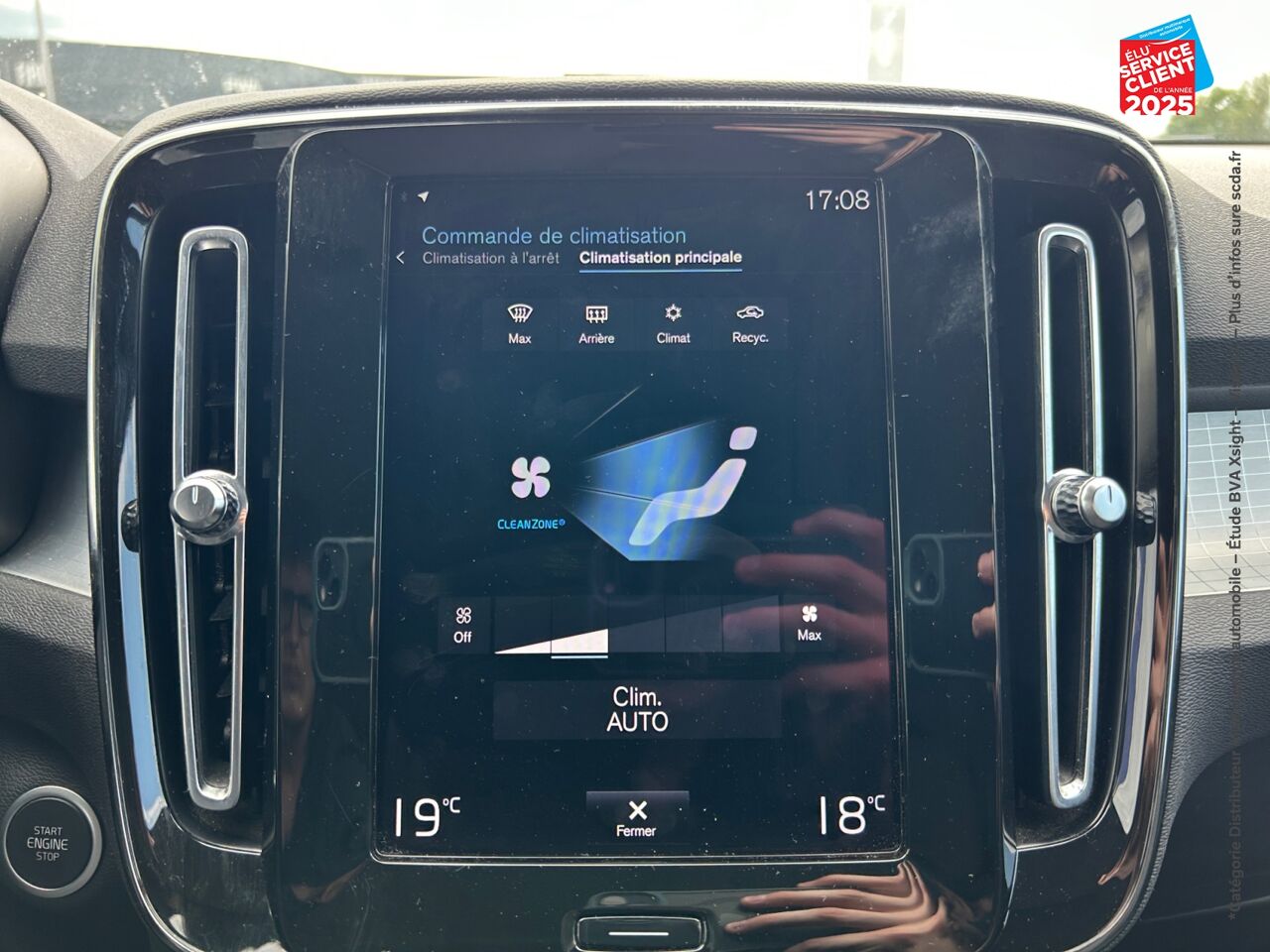 Véhicule d'occasion VOLVO XC40 T4 RECHARGE 129 + 82CH INSCRIPTION BUSINESS DCT 7 GPS CAMERA CARPLAY chez Renault Sélestat