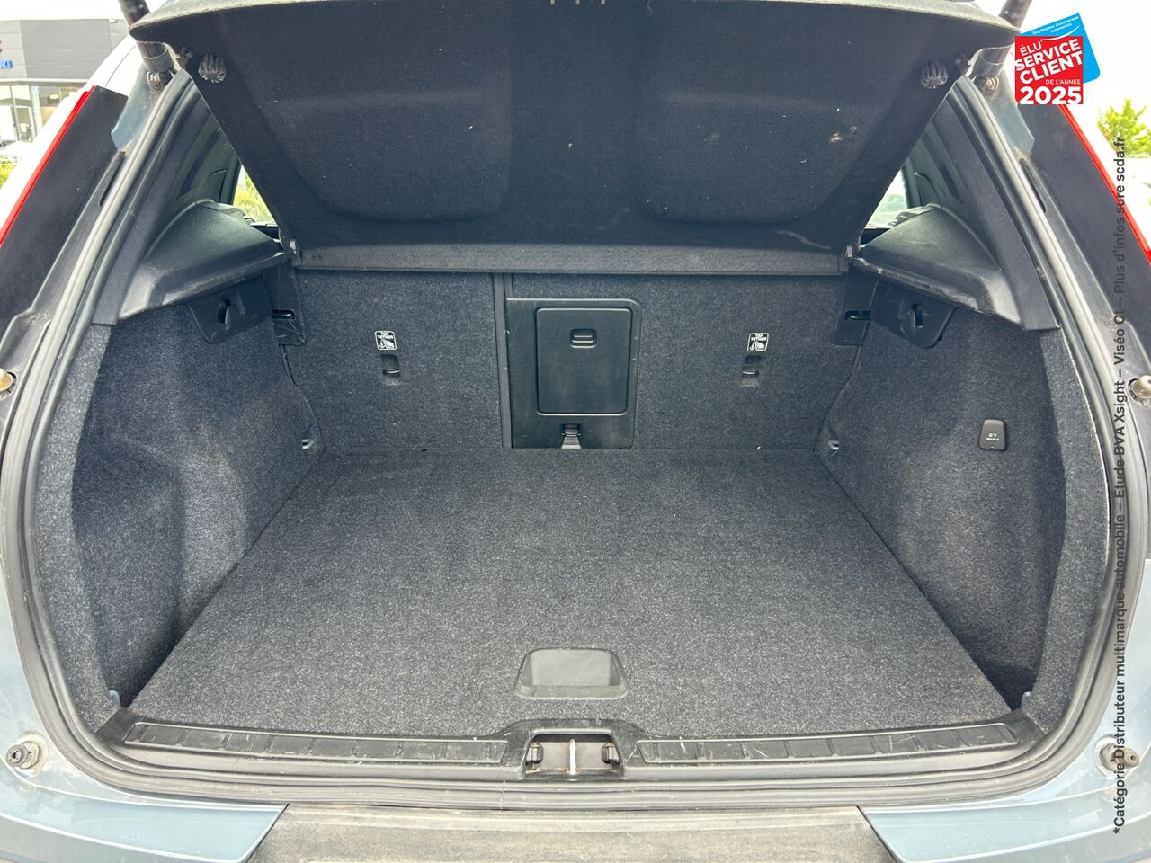 Véhicule d'occasion VOLVO XC40 T4 RECHARGE 129 + 82CH INSCRIPTION BUSINESS DCT 7 GPS CAMERA CARPLAY chez Renault Sélestat