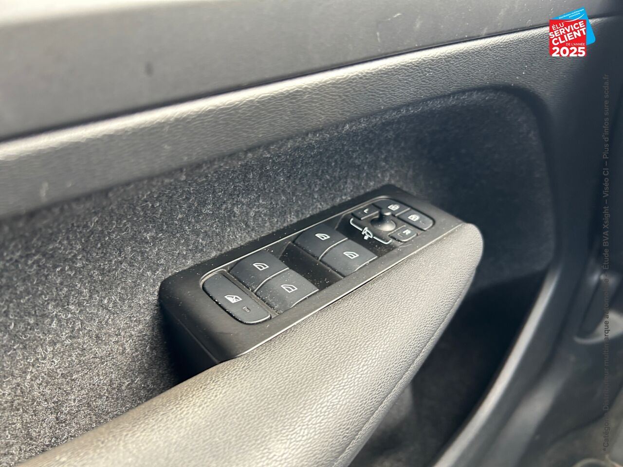 Véhicule d'occasion VOLVO XC40 T4 RECHARGE 129 + 82CH INSCRIPTION BUSINESS DCT 7 GPS CAMERA CARPLAY chez Renault Sélestat