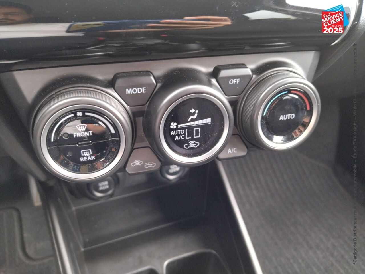 Véhicule d'occasion SUZUKI SWIFT 1.2 DUALJET HYBRID 83CH PACK AUTO chez Opel Metz