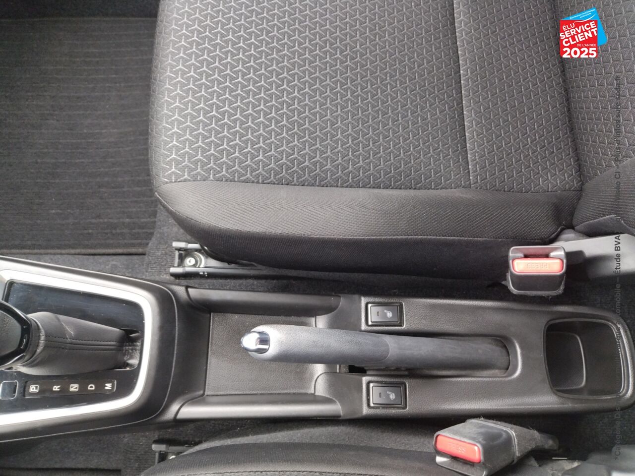 Véhicule d'occasion SUZUKI SWIFT 1.2 DUALJET HYBRID 83CH PACK AUTO chez Opel Metz