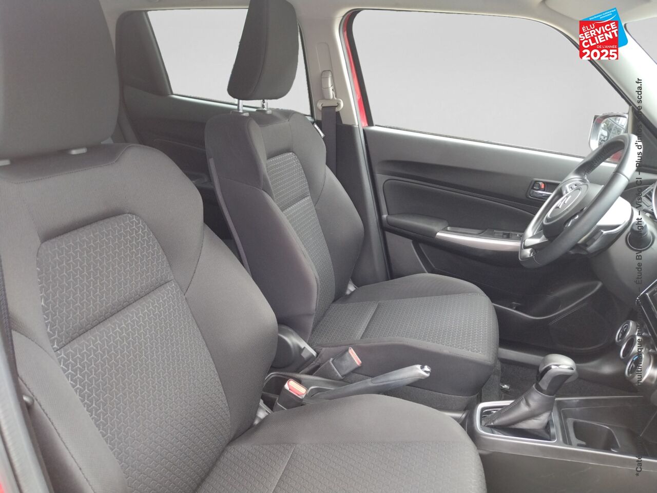 Véhicule d'occasion SUZUKI SWIFT 1.2 DUALJET HYBRID 83CH PACK AUTO chez Opel Metz
