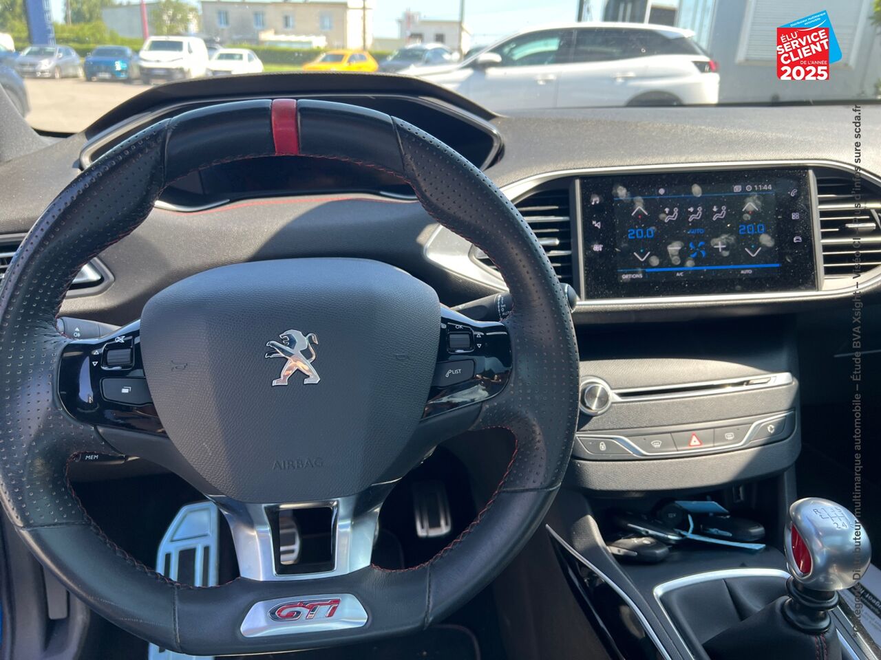 Véhicule d'occasion PEUGEOT 308 1.6 PURETECH 263CH E6.2 EVAP S/S GTI TPANO SIEGES CHAUF GPS CARPLAY chez Renault Montbéliard