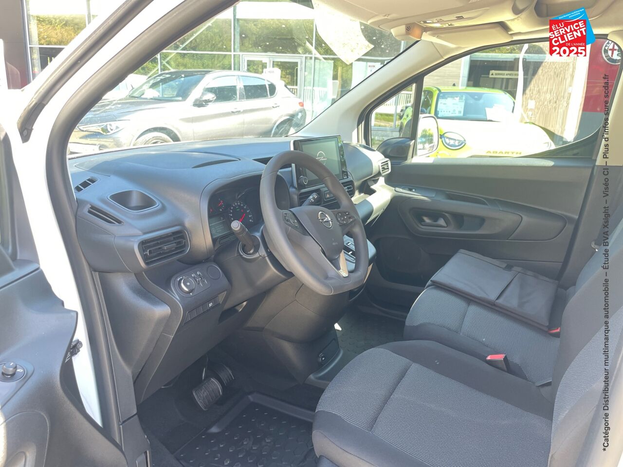 Véhicule d'occasion OPEL COMBO CARGO M 800KG ELECTRIQUE 136CH BATTERIE 54 KWH chez Opel Dijon