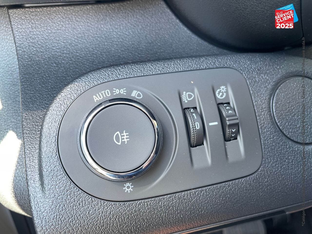 Véhicule d'occasion OPEL COMBO CARGO M 800KG ELECTRIQUE 136CH BATTERIE 54 KWH chez Opel Dijon