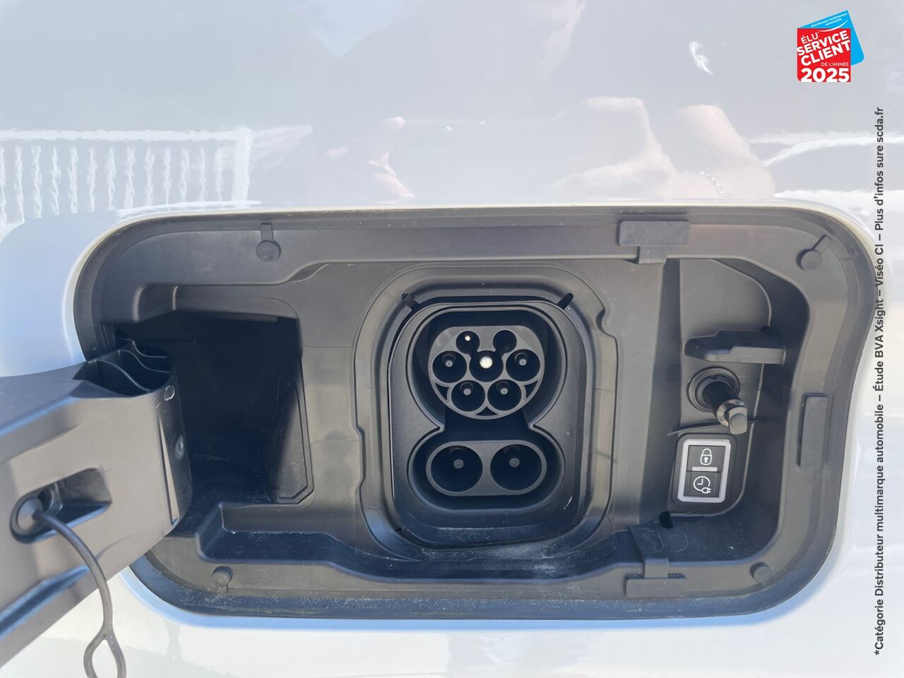 Véhicule d'occasion OPEL COMBO CARGO M 800KG ELECTRIQUE 136CH BATTERIE 54 KWH chez Opel Dijon
