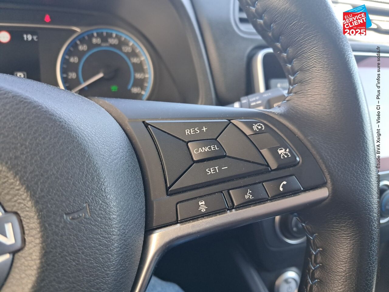 Véhicule d'occasion NISSAN LEAF 150CH 40KWH ACENTA 21.5 chez Peugeot Hirson