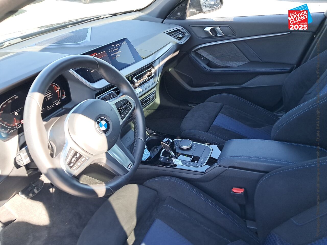 Véhicule d'occasion BMW SERIE 1 118IA 136CH M SPORT DKG7 TOUVRANT GPS CAMERA H/KARDON chez BMW Besançon