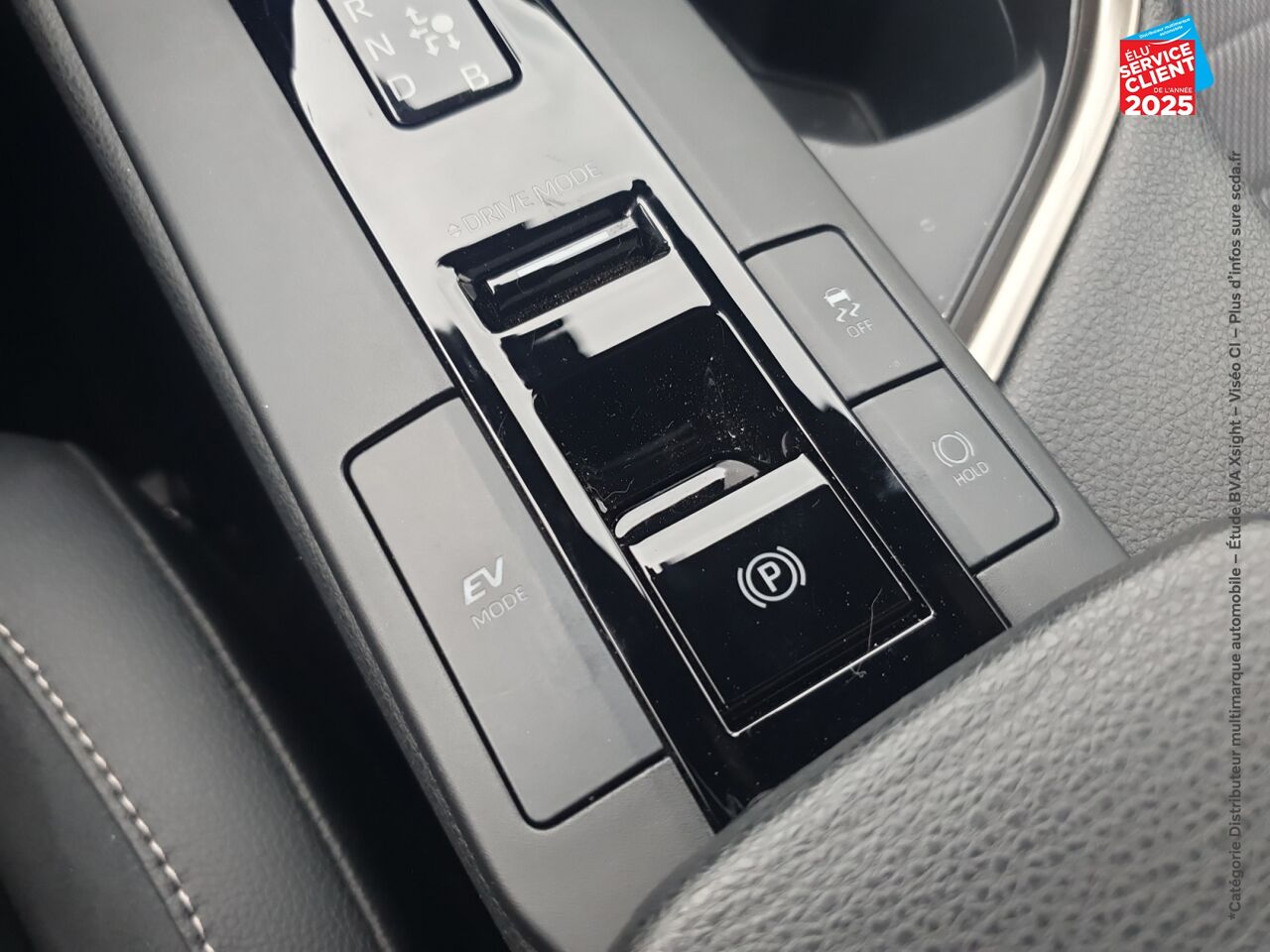 Véhicule d'occasion TOYOTA C-HR 2.0 200CH COLLECTION NG23 SIEGES CHAUF VOLANT CHAUF GPS CAMERA chez Renault Saint-Louis