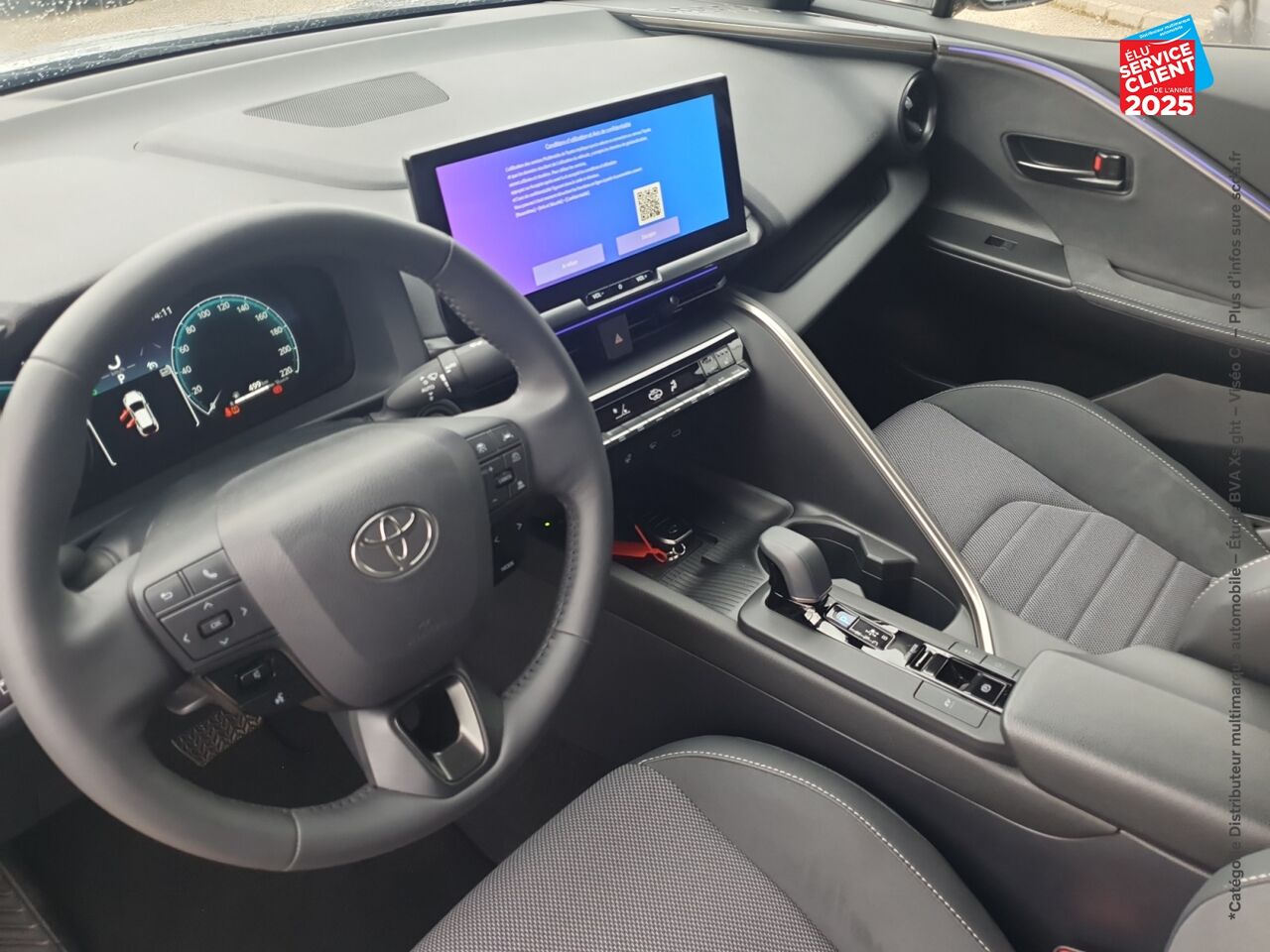 Véhicule d'occasion TOYOTA C-HR 2.0 200CH COLLECTION NG23 SIEGES CHAUF VOLANT CHAUF GPS CAMERA chez Renault Saint-Louis