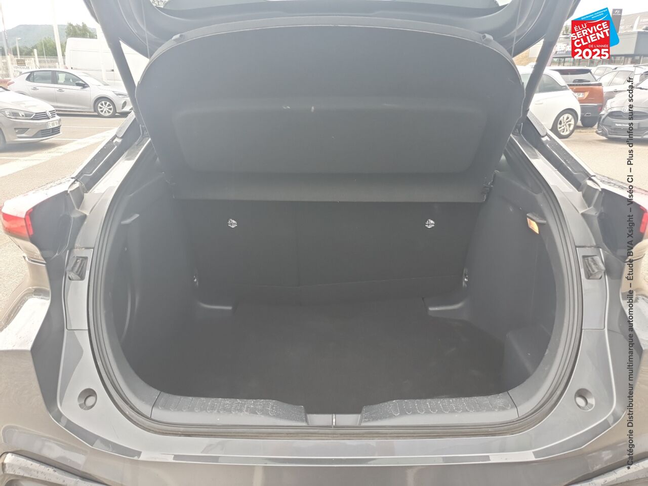 Véhicule d'occasion TOYOTA C-HR 2.0 200CH COLLECTION NG23 SIEGES CHAUF VOLANT CHAUF GPS CAMERA chez Renault Saint-Louis