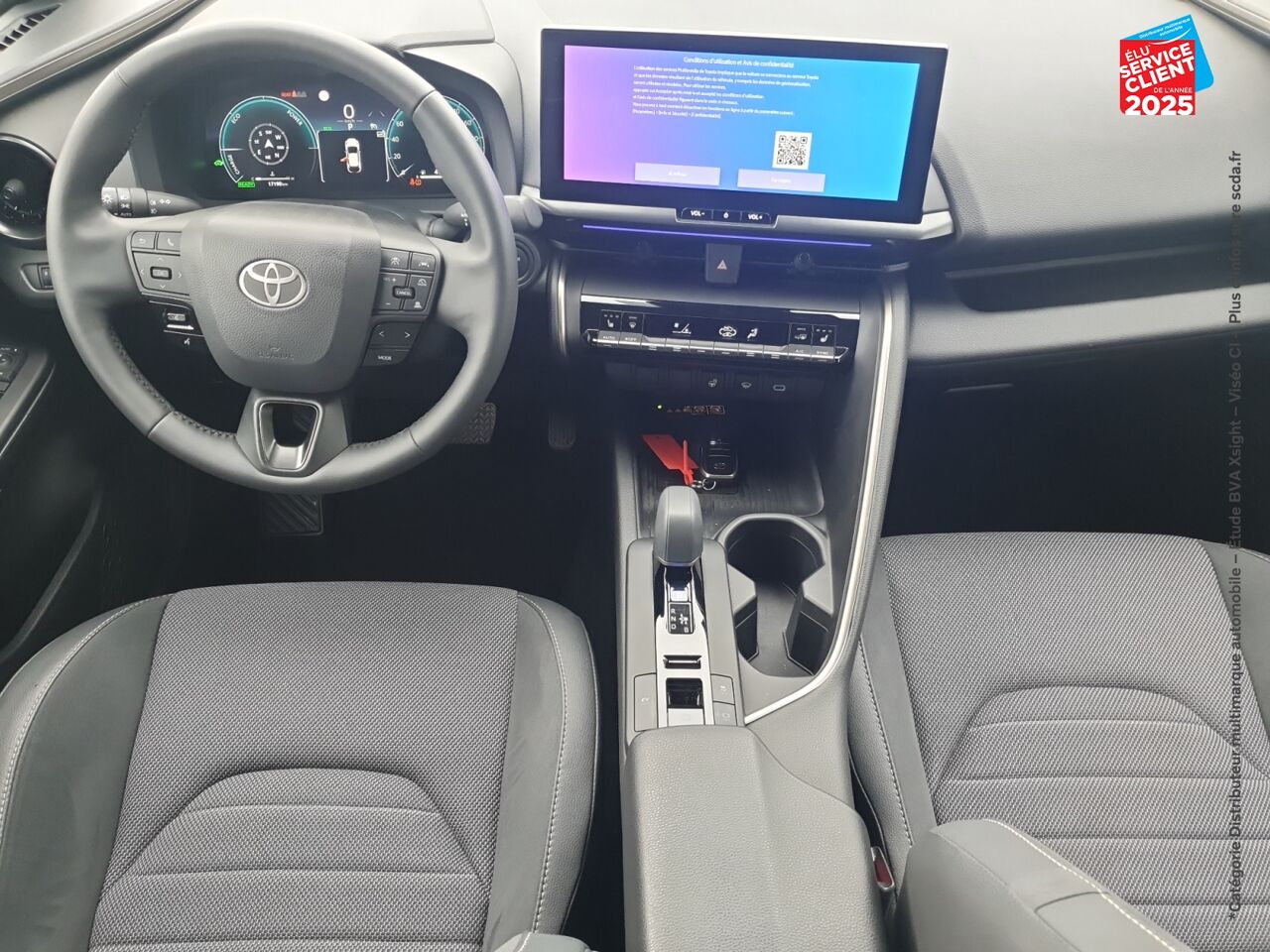 Véhicule d'occasion TOYOTA C-HR 2.0 200CH COLLECTION NG23 SIEGES CHAUF VOLANT CHAUF GPS CAMERA chez Renault Saint-Louis