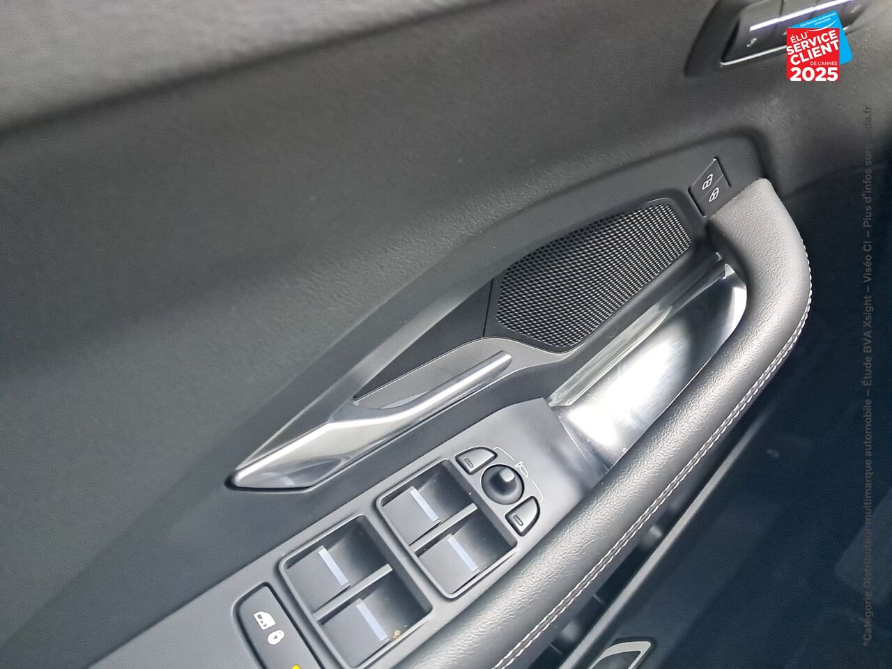 Véhicule d'occasion JAGUAR E-PACE P300E PHEV R-DYNAMIC SE BVA AWD SIEGES CHAUF/CUIR GPS CAMERA chez Toyota Thionville