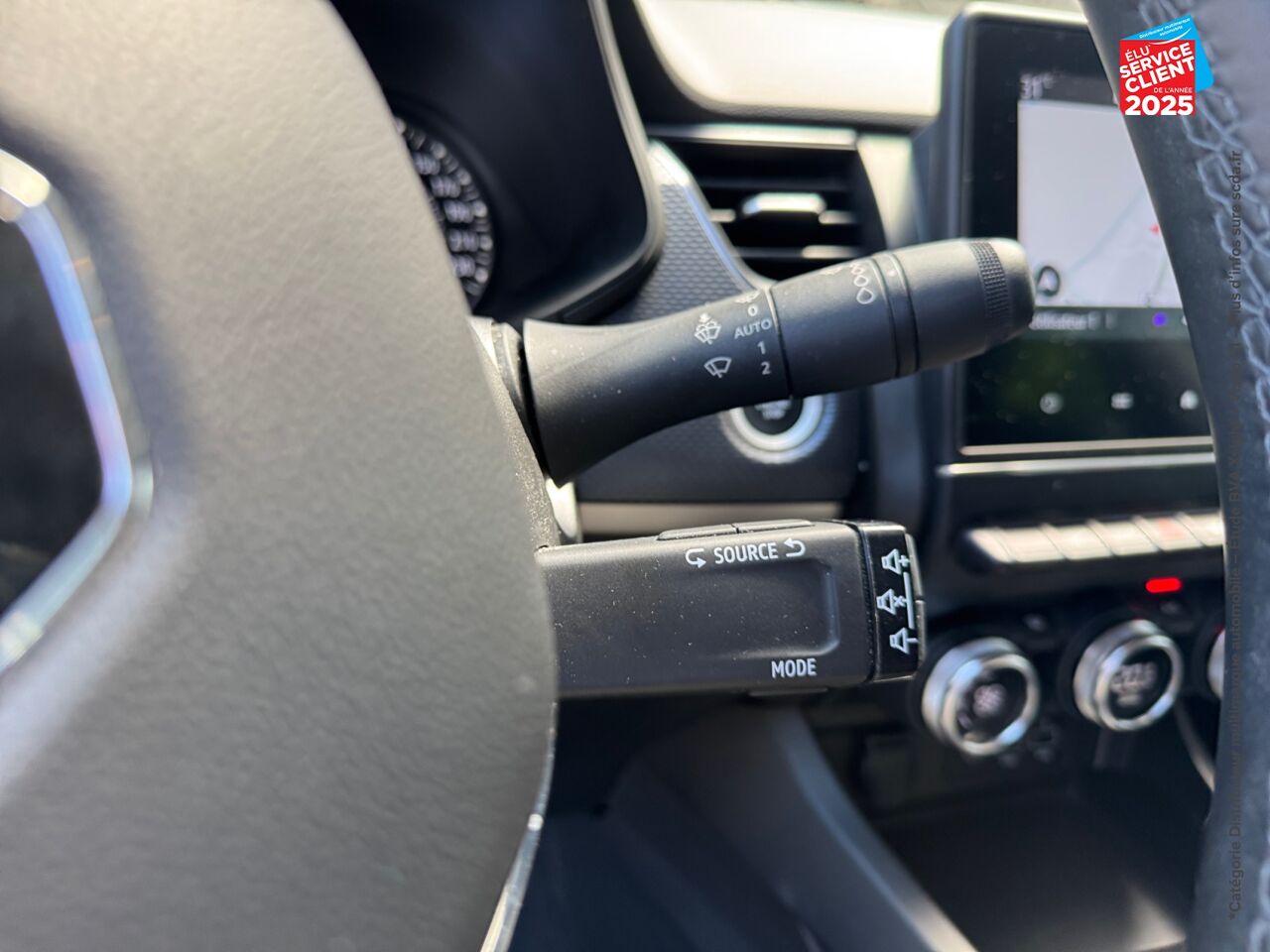 Véhicule d'occasion RENAULT ARKANA 1.3 TCE MILD HYBRID 140CH EVOLUTION EDC -22 CAMERA GPS chez Fiat Besançon