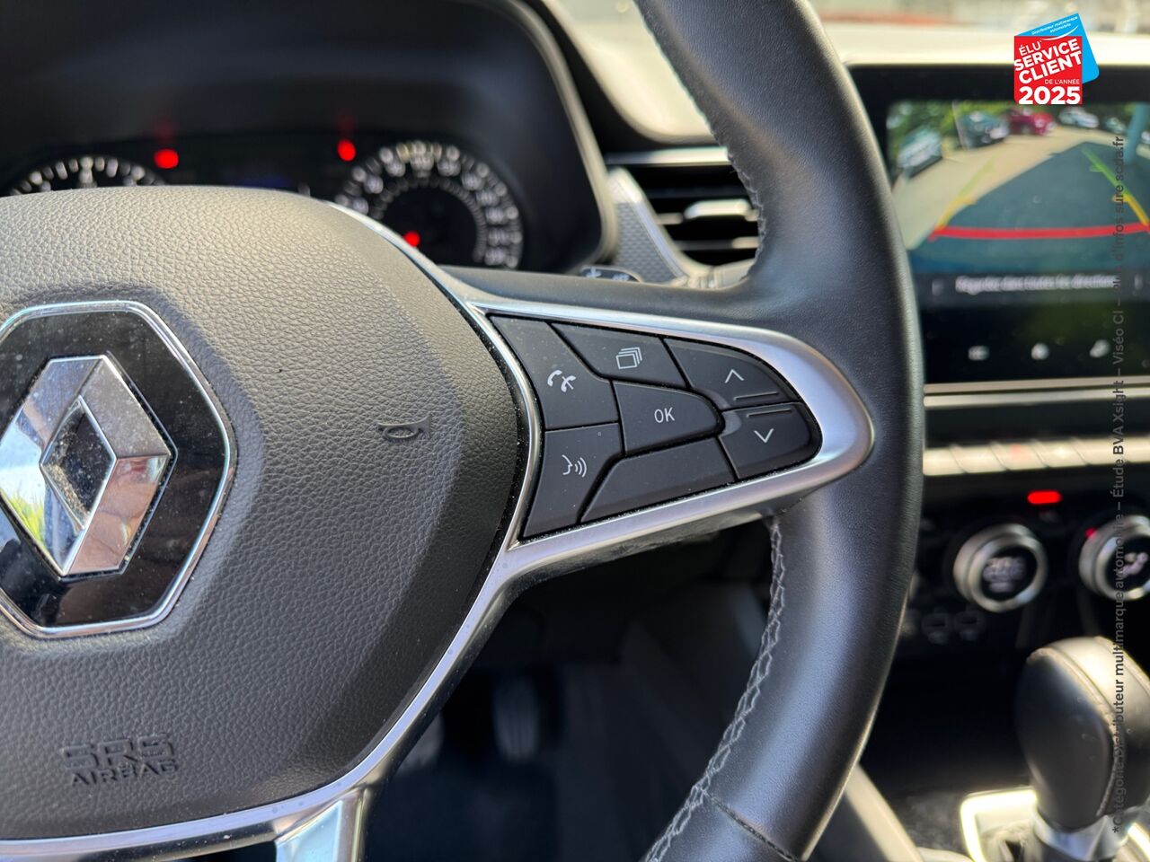 Véhicule d'occasion RENAULT ARKANA 1.3 TCE MILD HYBRID 140CH EVOLUTION EDC -22 CAMERA GPS chez Fiat Besançon