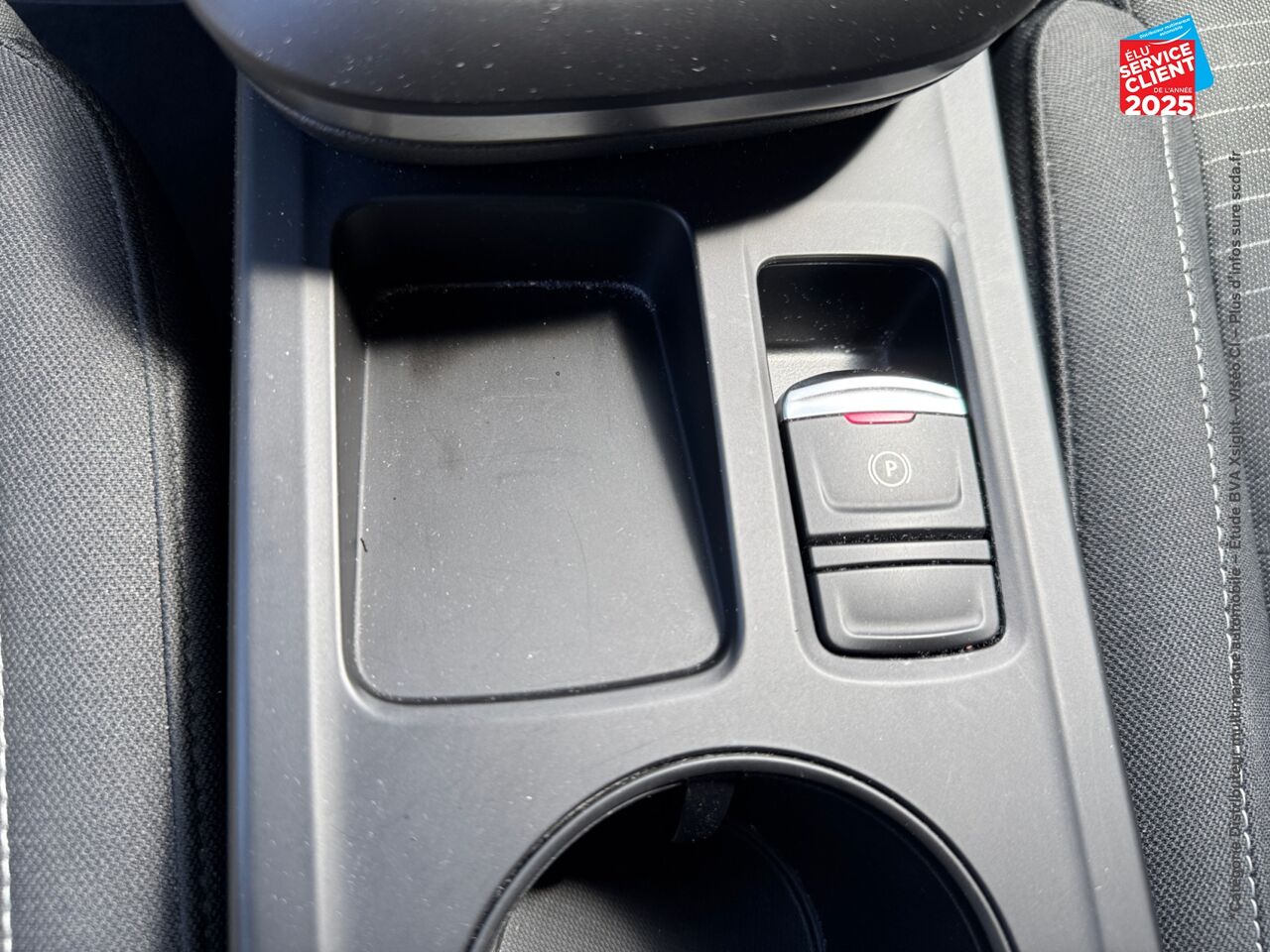 Véhicule d'occasion RENAULT ARKANA 1.3 TCE MILD HYBRID 140CH EVOLUTION EDC -22 CAMERA GPS chez Fiat Besançon