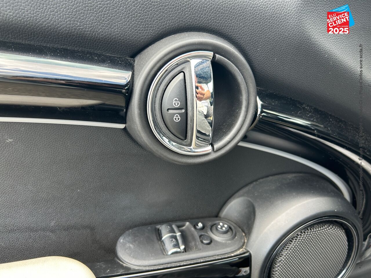 Véhicule d'occasion MINI MINI COOPER SE 184CH EDITION CAMDEN BVA 5CV TPANO SIEGE CHAUF CAMERA GPS chez BMW Dole