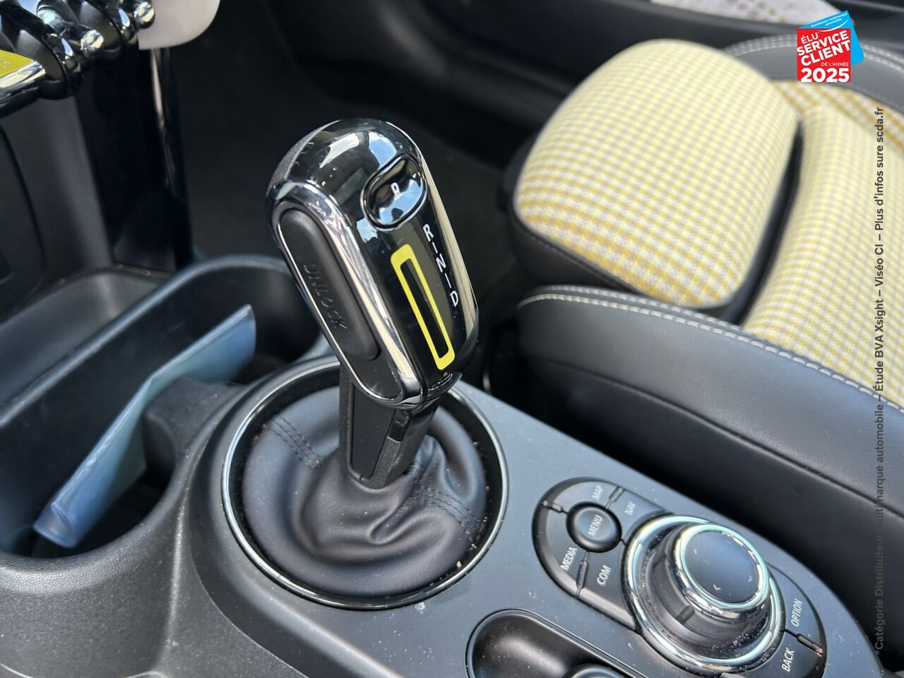 Véhicule d'occasion MINI MINI COOPER SE 184CH EDITION CAMDEN BVA 5CV TPANO SIEGE CHAUF CAMERA GPS chez BMW Dole