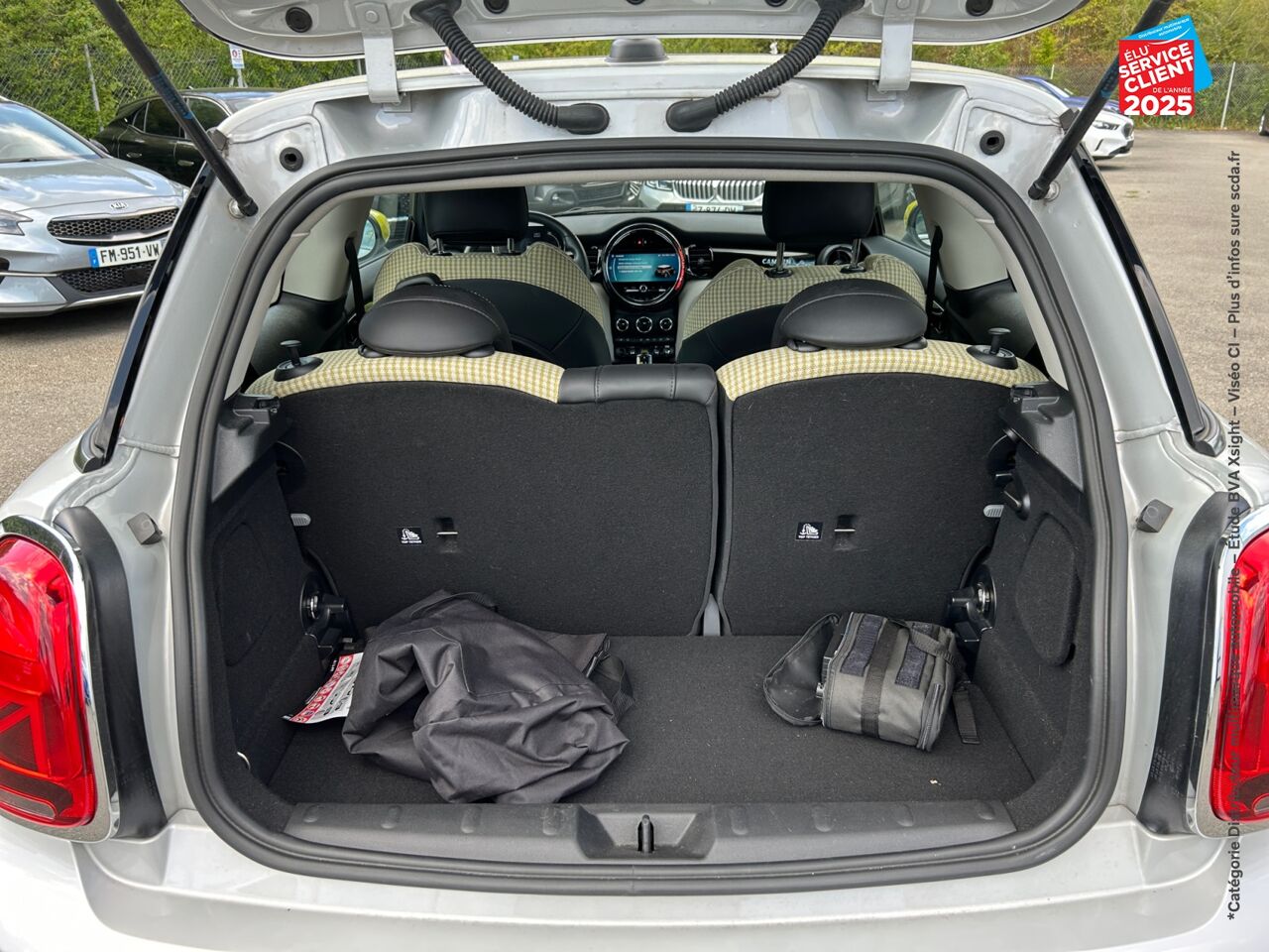 Véhicule d'occasion MINI MINI COOPER SE 184CH EDITION CAMDEN BVA 5CV TPANO SIEGE CHAUF CAMERA GPS chez BMW Dole