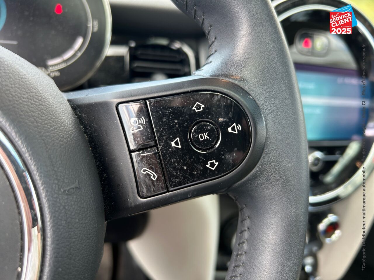 Véhicule d'occasion MINI MINI COOPER SE 184CH EDITION CAMDEN BVA 5CV TPANO SIEGE CHAUF CAMERA GPS chez BMW Dole