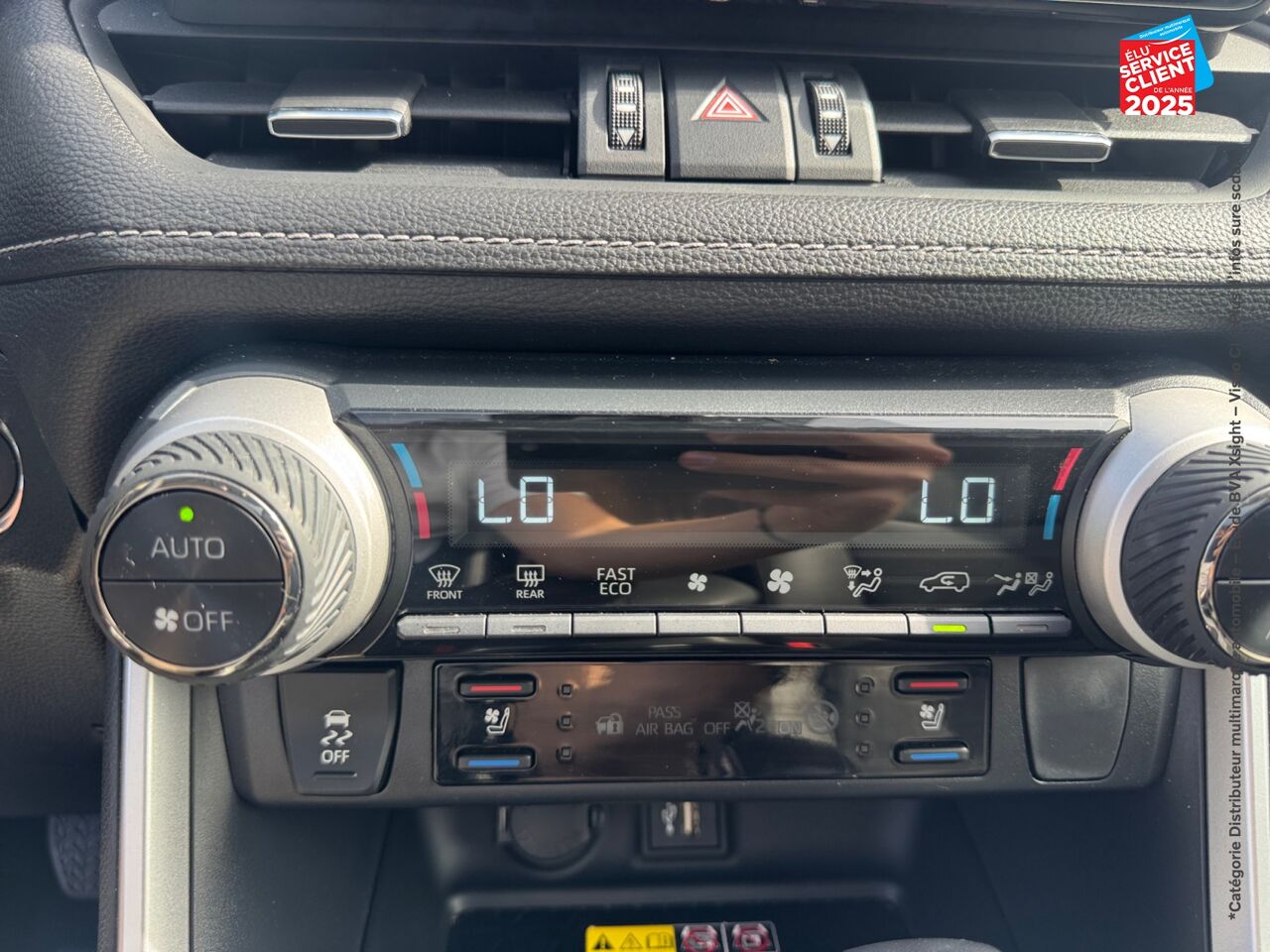 Véhicule d'occasion TOYOTA RAV4 2.5 HYBRIDE 222CH LOUNGE AWD-I MY23 TPANO SIEGES CHAUF GPS JBL chez HESS Automobile