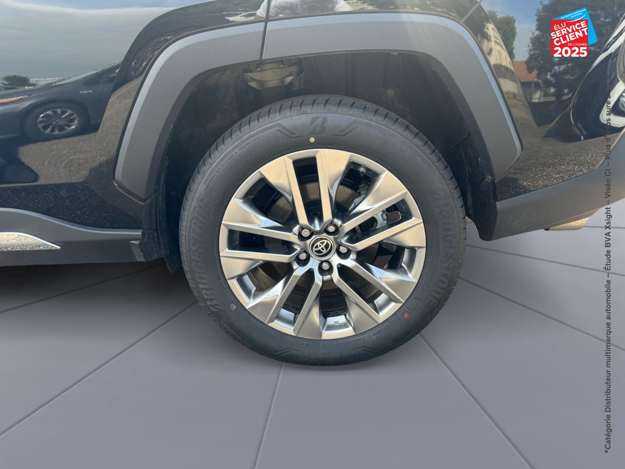 Véhicule d'occasion TOYOTA RAV4 2.5 HYBRIDE 222CH LOUNGE AWD-I MY23 TPANO SIEGES CHAUF GPS JBL chez HESS Automobile